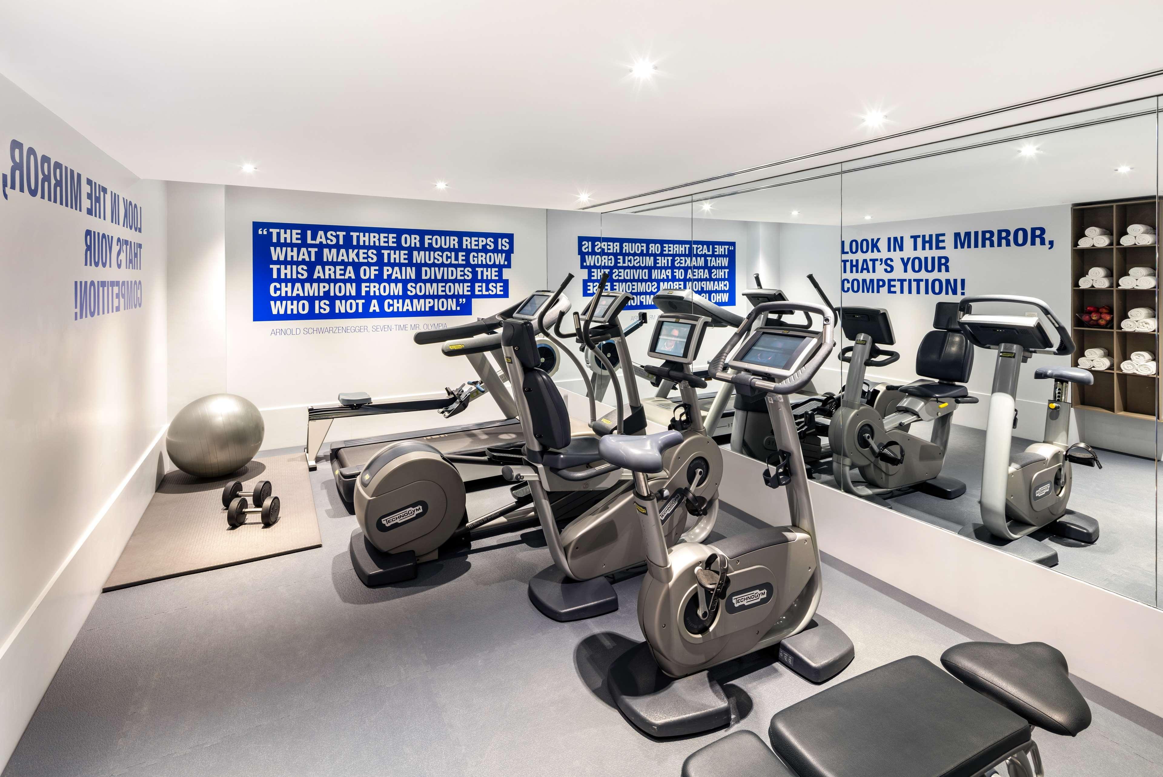 Radisson Blu Hotel, London Leicester Square - Formerly Hampshire Bagian luar foto The gym at the hotel